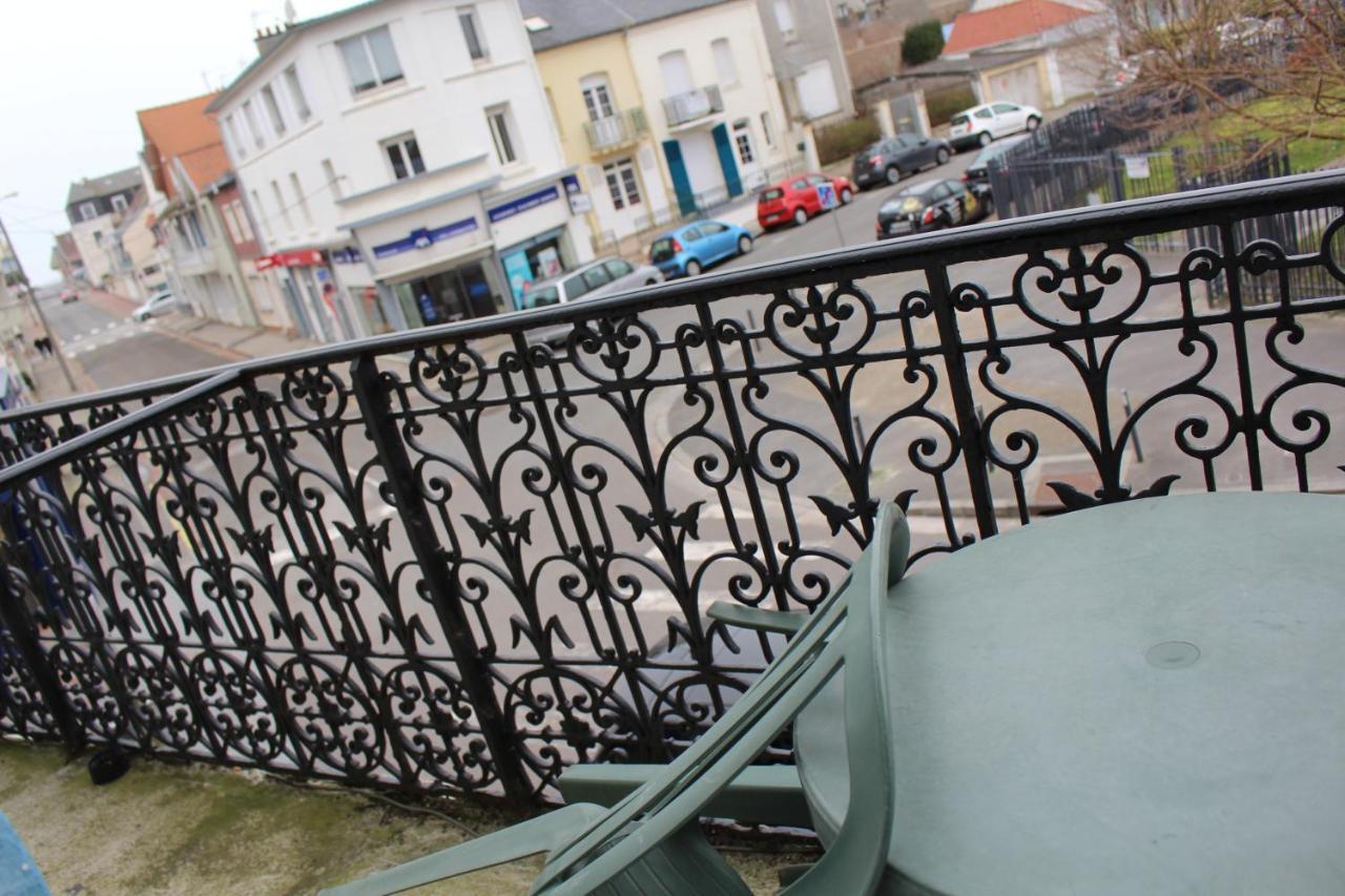 Le Voltaire Hotell Berck Exteriör bild